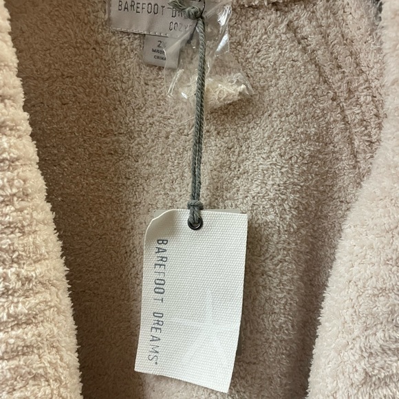 Barefoot dreams cozy chic plus size (2X) cream color, wrap style sweater - Picture 2 of 6